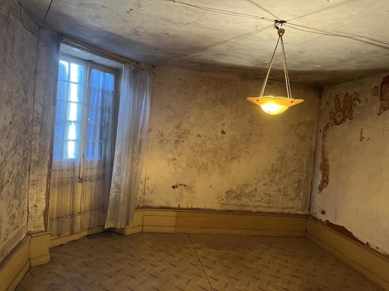 Immeuble - 1 m² - 7 pièces