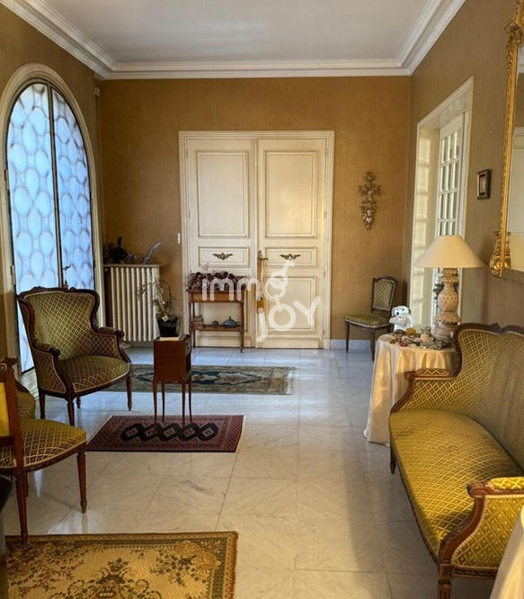 Villa - 411 m² - 12 pièces