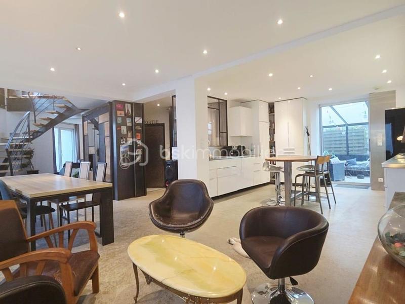 Maison - 266 m² - 10 pièces