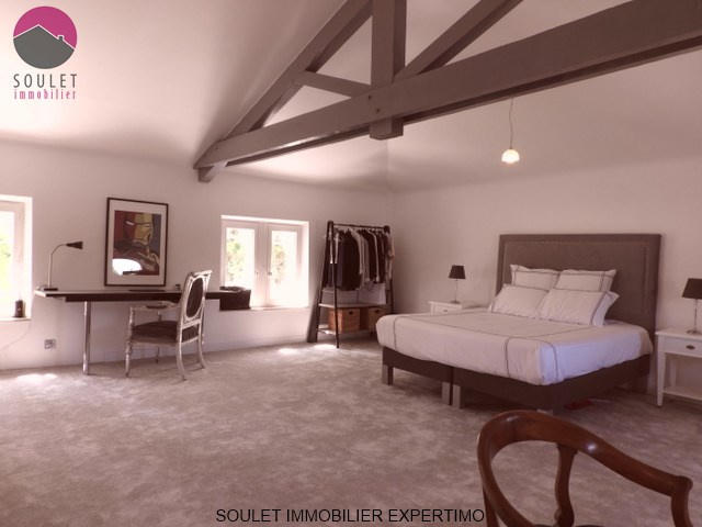 Propriété - 390 m² - 9 pièces