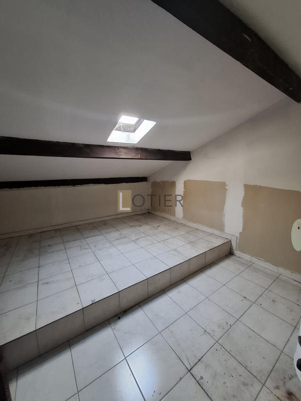 Maison - 220 m² - 7 pièces