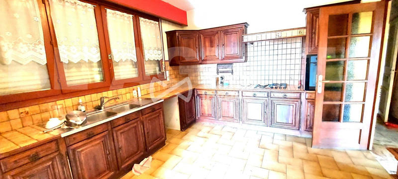 Maison - 233 m² - 9 pièces