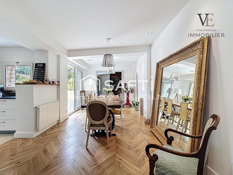 Maison - 232 m² - 8 pièces