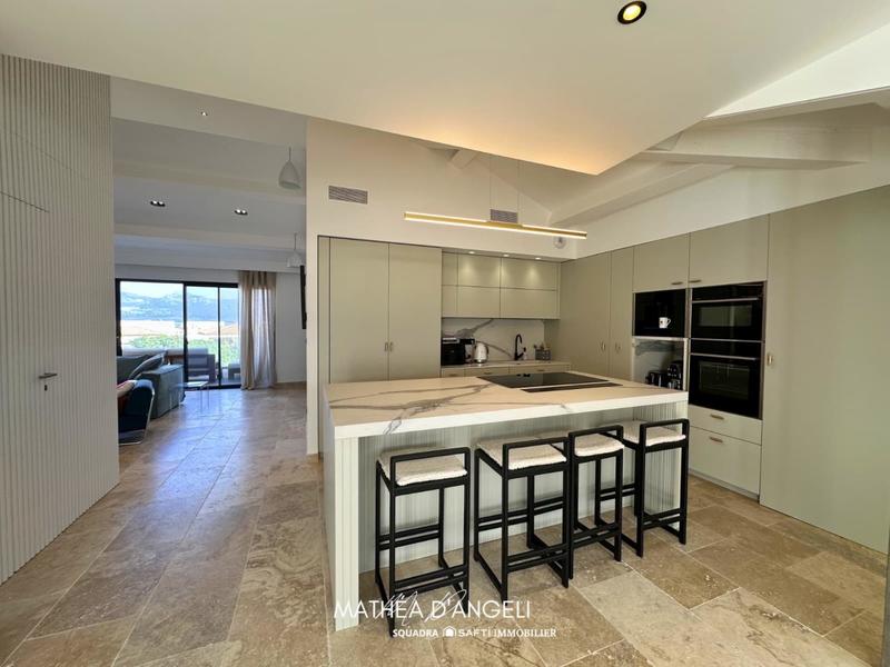 Appartement - 155 m² - 4 pièces