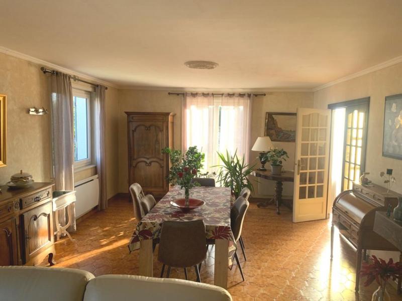 Maison traditionnelle - 194 m² - 8 pièces