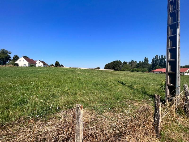 Terrain constructible - 11 010 m²