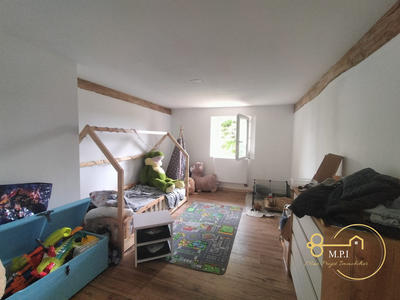 Maison - 220 m² - 8 pièces