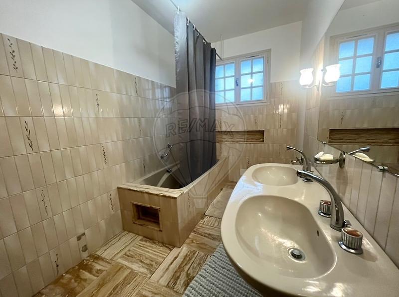 Maison - 208 m² - 6 pièces