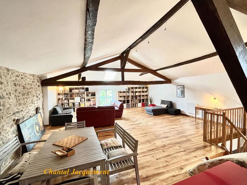 Maison - 235 m² - 7 pièces