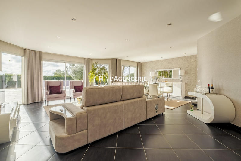 Maison - 180 m² - 5 pièces