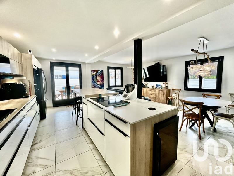 Maison - 230 m² - 7 pièces