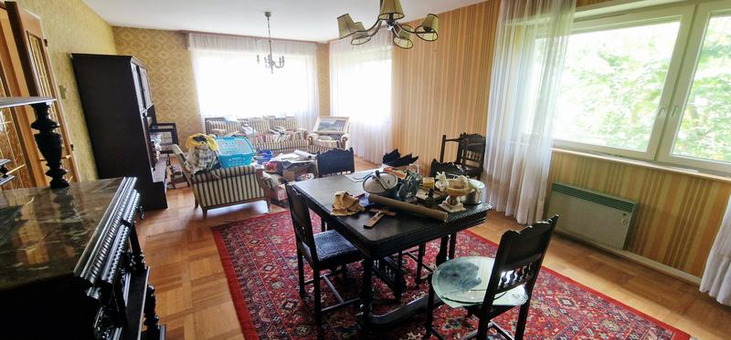 Maison traditionnelle - 230 m² - 8 pièces