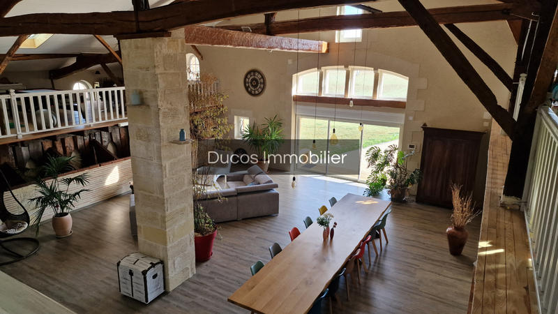 Maison - 447 m² - 6 pièces