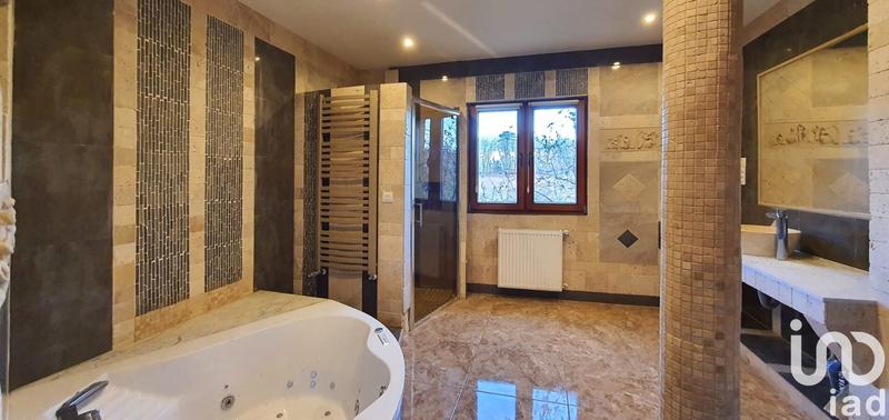 Maison - 221 m² - 11 pièces