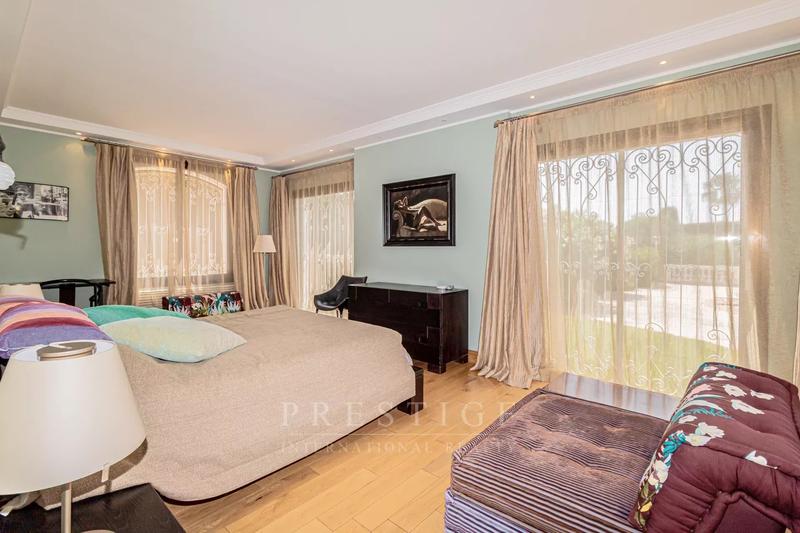 Maison - 347 m² - 7 pièces