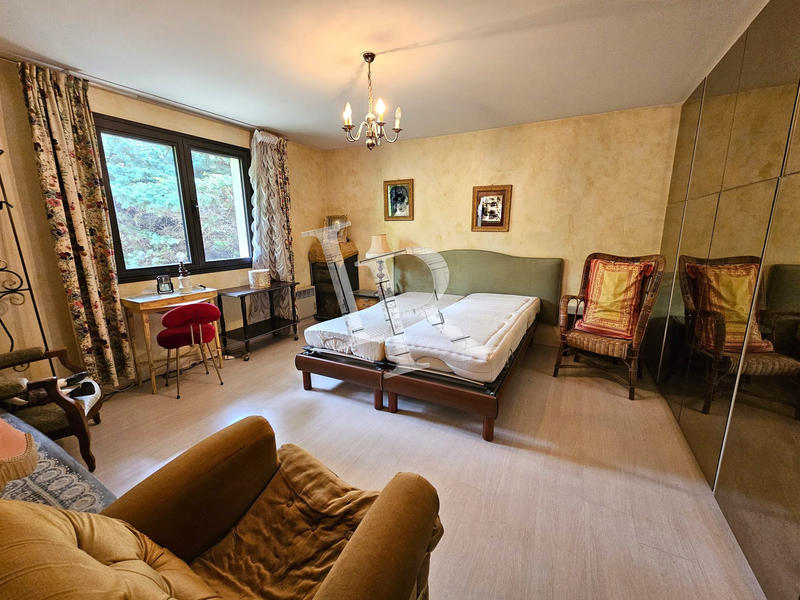 Maison - 286 m² - 8 pièces