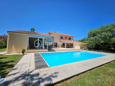 Maison traditionnelle - 244 m² - 5 pièces