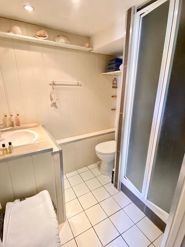 Maison - 220 m² - 9 pièces