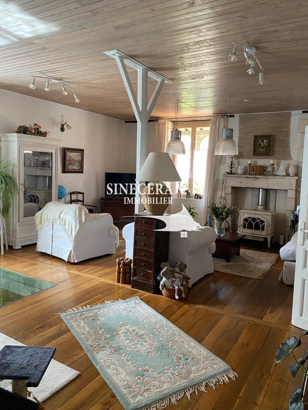 Propriété - 220 m² - 8 pièces