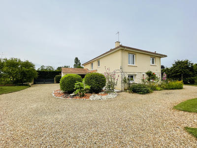 Maison - 204 m² - 7 pièces