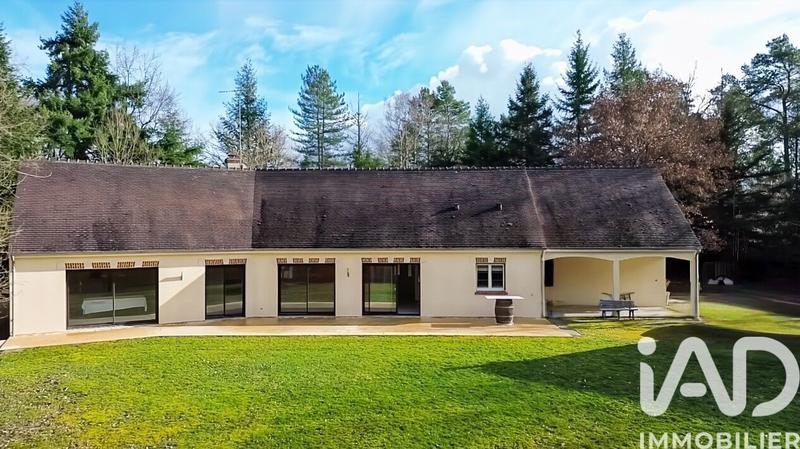 Maison - 239 m² - 8 pièces