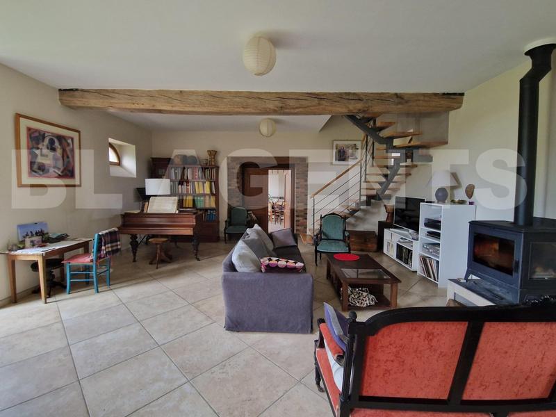 Propriété - 342 m² - 12 pièces