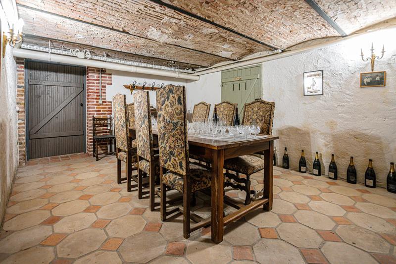 Propriété - 1 125 m² - 25 pièces