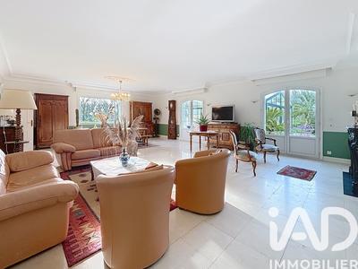 Maison - 328 m² - 8 pièces