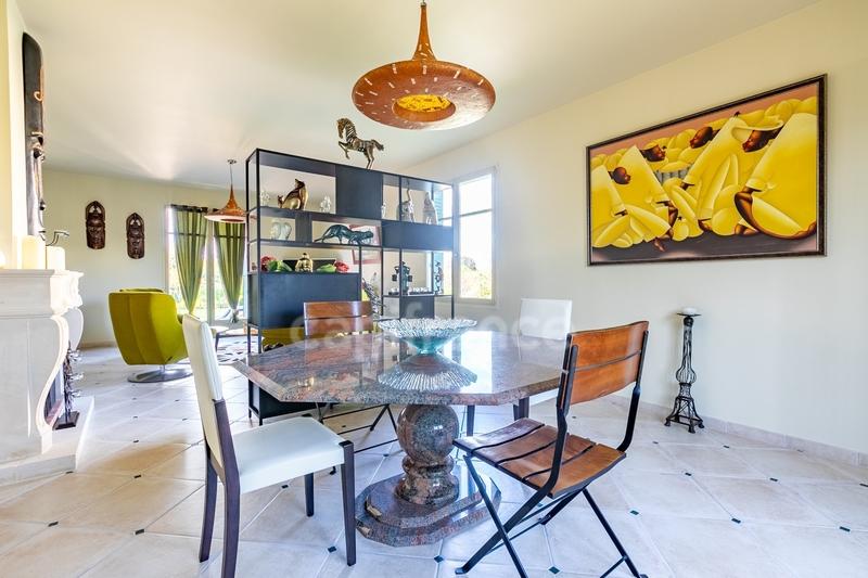 Maison - 270 m² - 8 pièces