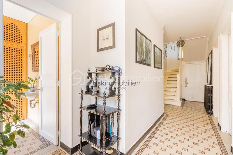 Maison - 297 m² - 10 pièces