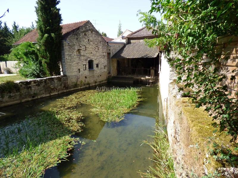 Maison - 310 m² - 11 pièces