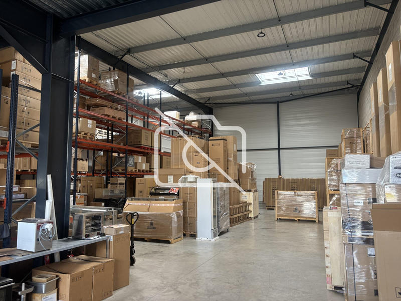 Entrepôt - 700 m²