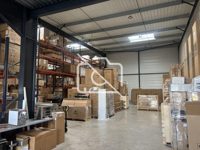 Entrepôt - 700 m²