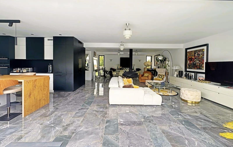 Maison - 260 m² - 5 pièces