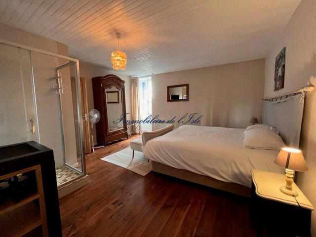 Maison - 347 m² - 11 pièces