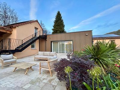 Demeure - 230 m² - 6 pièces