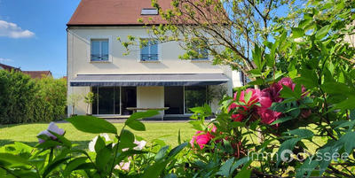 Maison - 220 m² - 7 pièces