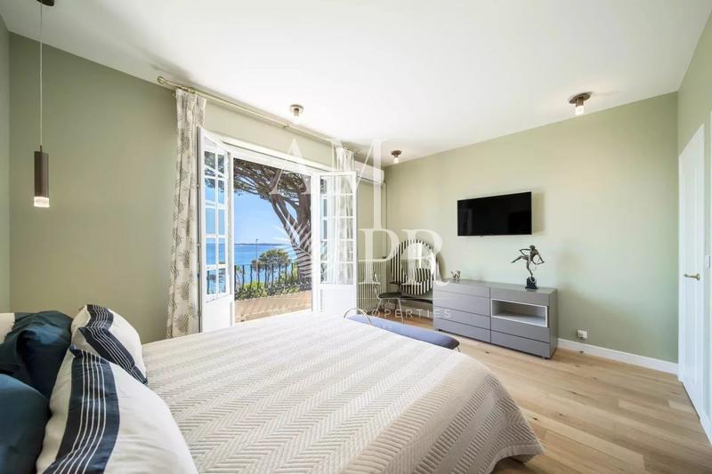 Villa - 300 m² - 4 pièces