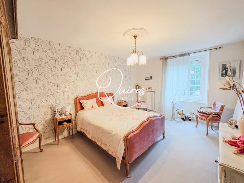 Maison - 230 m² - 7 pièces