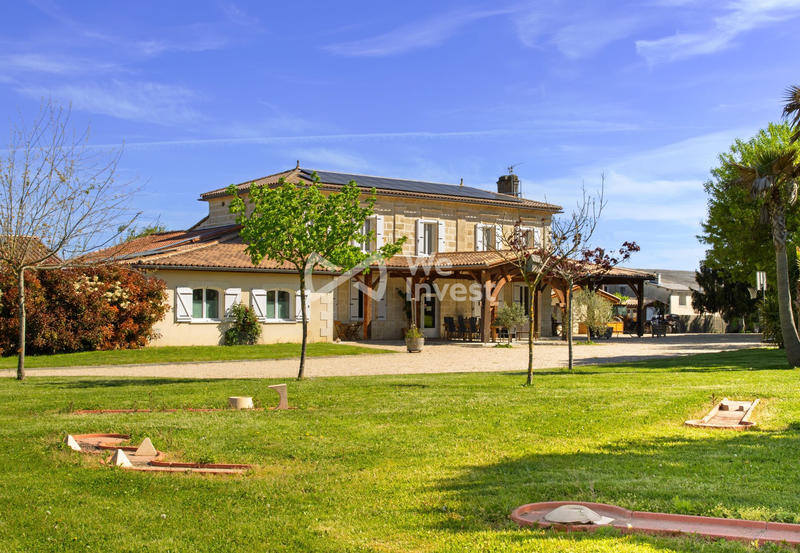 Maison - 341 m² - 12 pièces