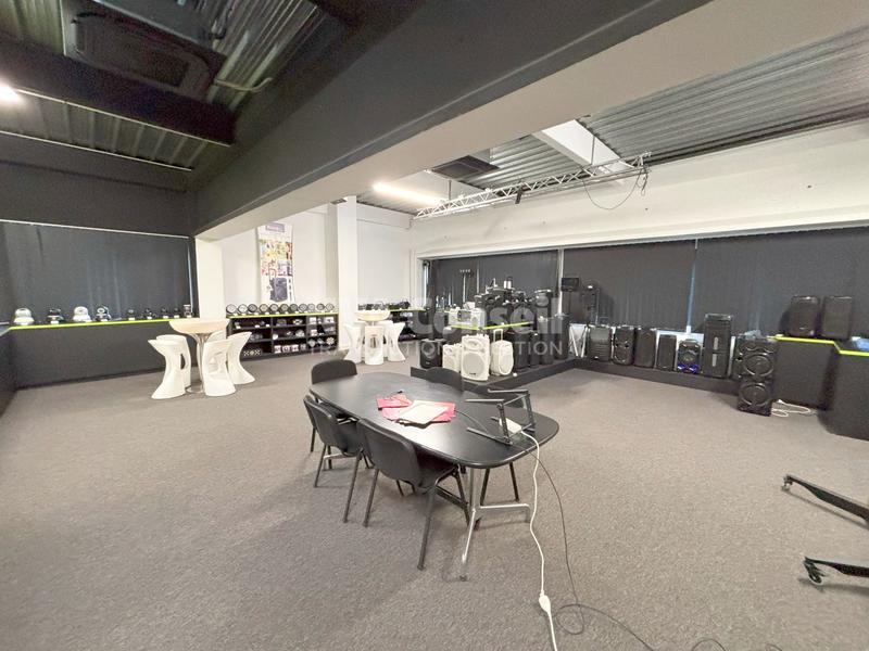 Local d'activités - 930 m²
