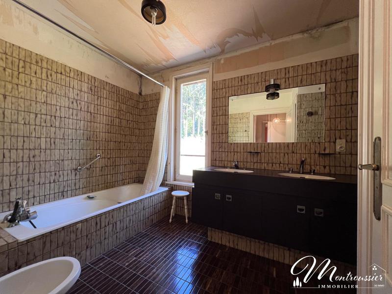 Propriété - 400 m² - 20 pièces