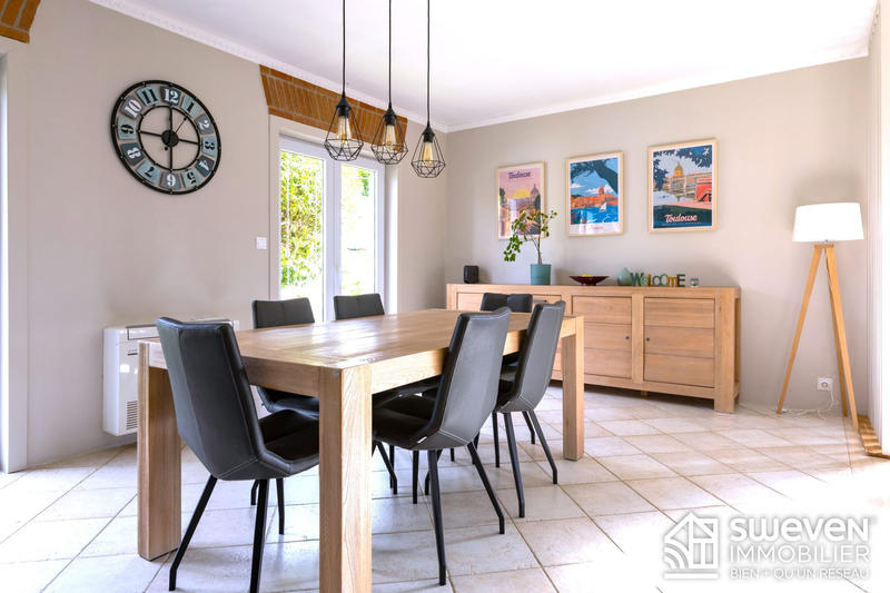 Maison - 220 m² - 8 pièces