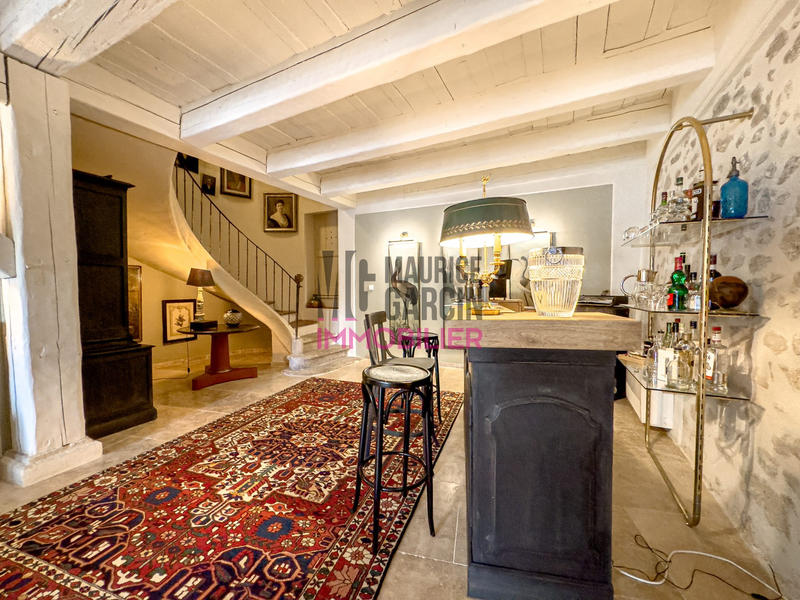 Maison - 460 m² - 12 pièces