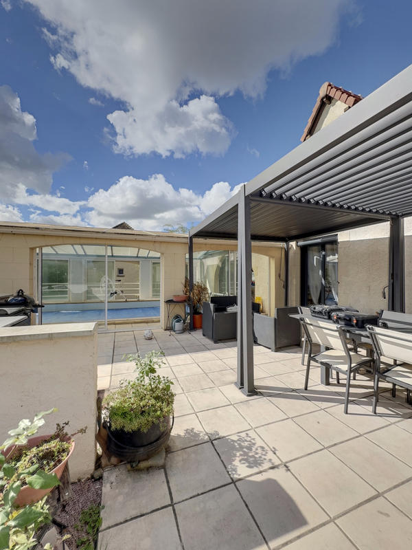 Maison - 280 m² - 9 pièces