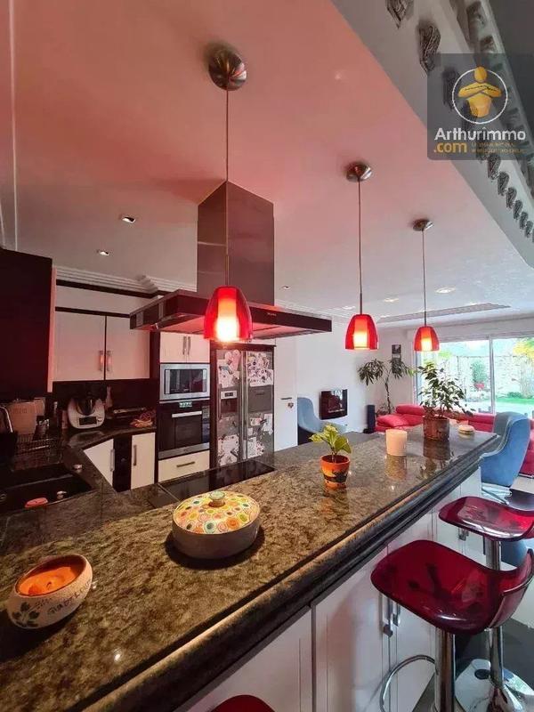 Maison - 230 m² - 7 pièces