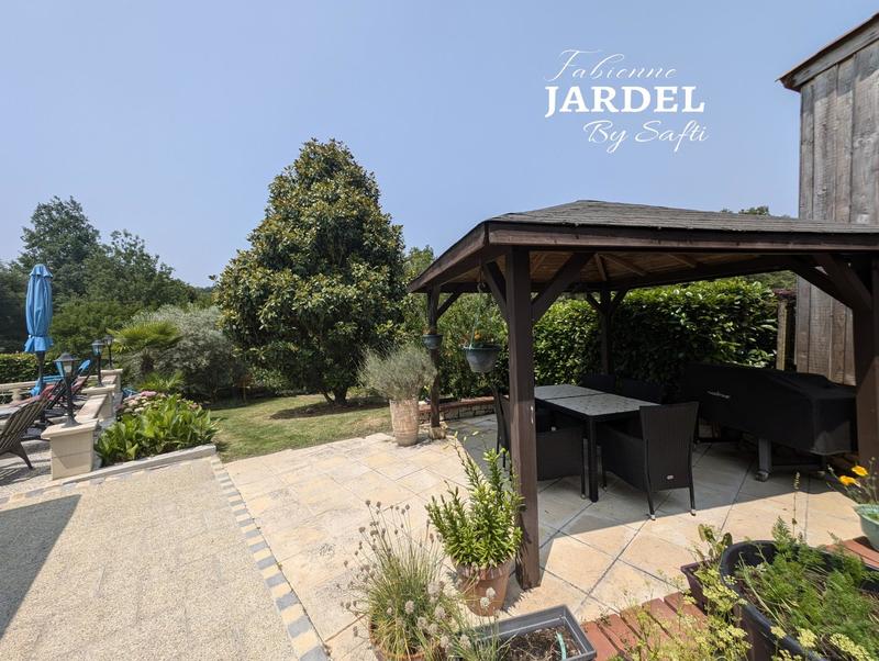 Maison - 292 m² - 10 pièces