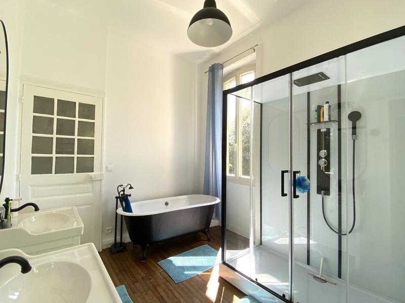 Maison - 206 m² - 9 pièces