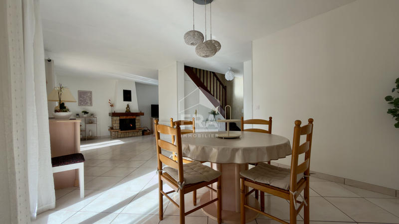 Maison - 90 m² - 5 pièces