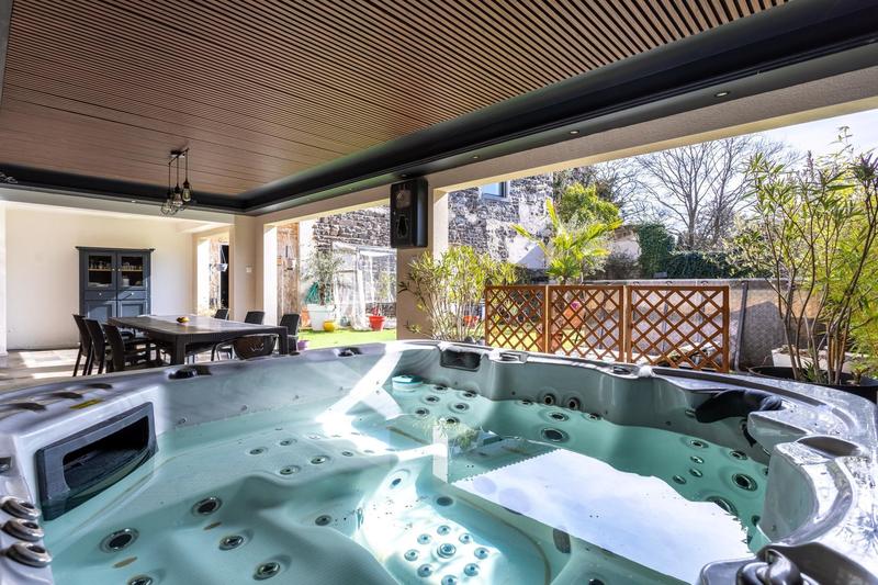 Maison - 480 m² - 19 pièces